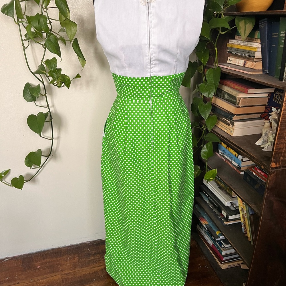 Green Polka Dot 1970s dress - Picture 5 of 7
